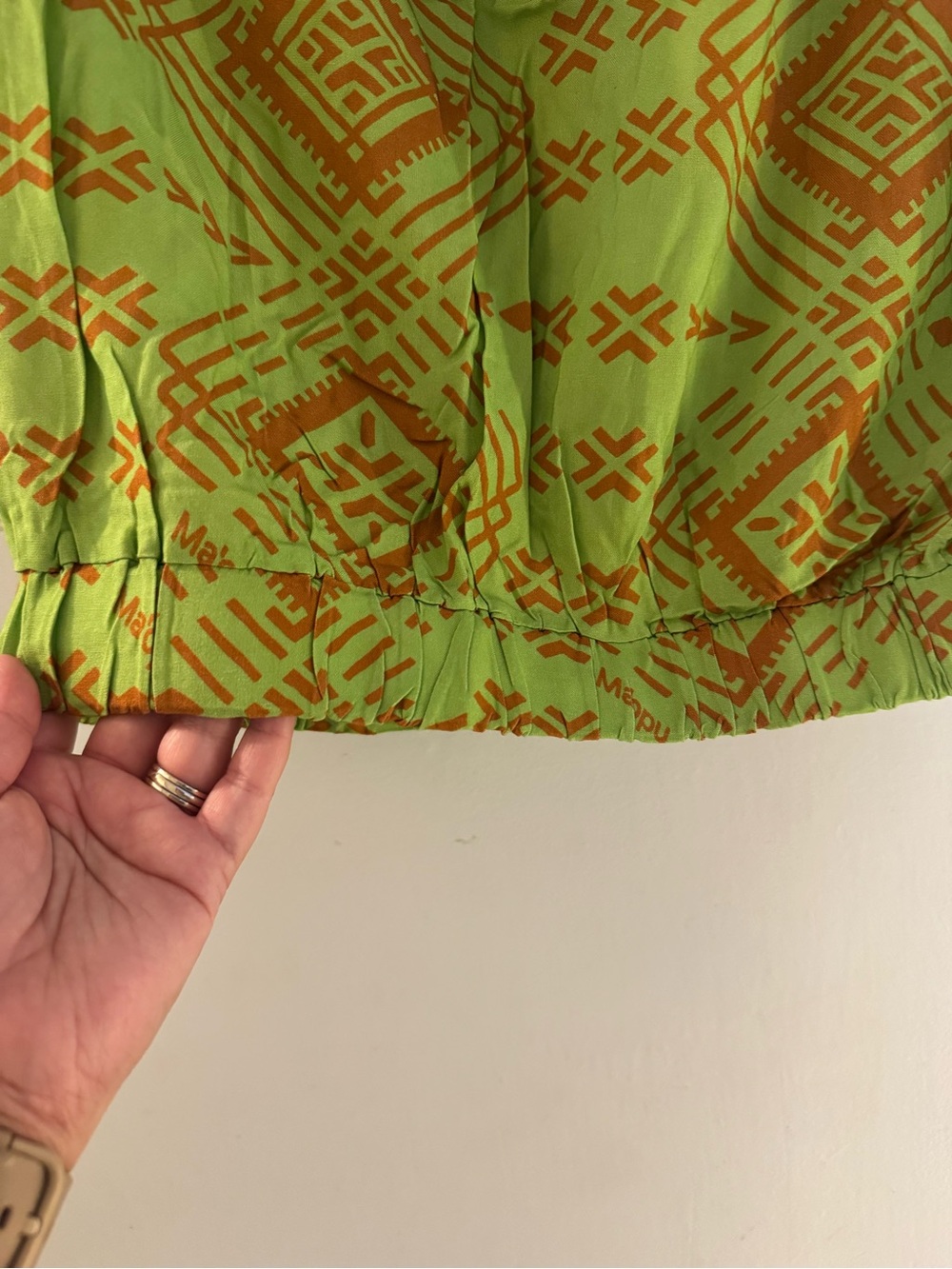 MAʻOPU Green Geometric Short-Sleeve Women's Top - Picture 4 of 5